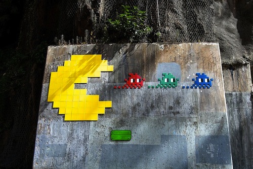 graffiti invader pacman